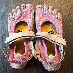 Vibram 5 fingers shoe Womens 39